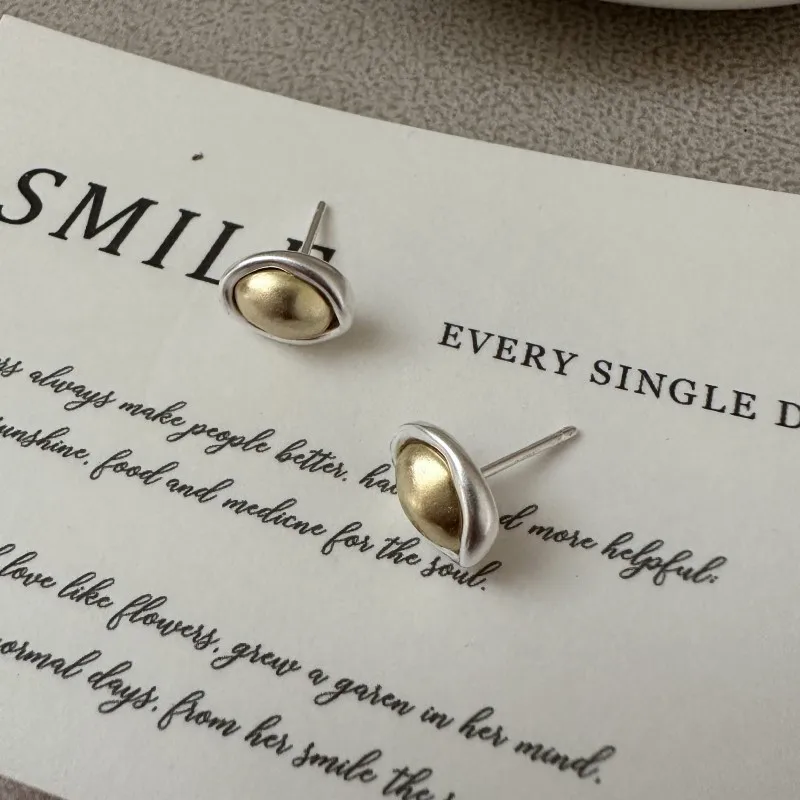 S925 Sterling Silver Matte Retro Gold Contrasting Color Bean Earrings Simple Fashionable Personalized Ear Jewelry - 图片 5