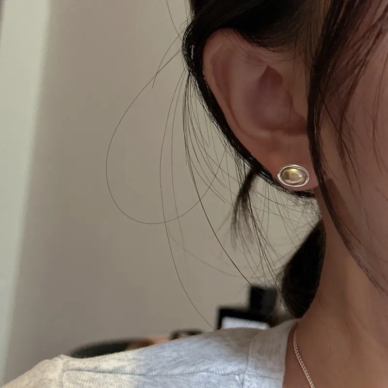 S925 Sterling Silver Matte Retro Gold Contrasting Color Bean Earrings Simple Fashionable Personalized Ear Jewelry - 图片 2