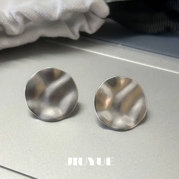 Whole Body S925 Sterling Silver Matte Pleated Geometric Round Stud Earrings Female Niche Design Cold Wind Earrings New