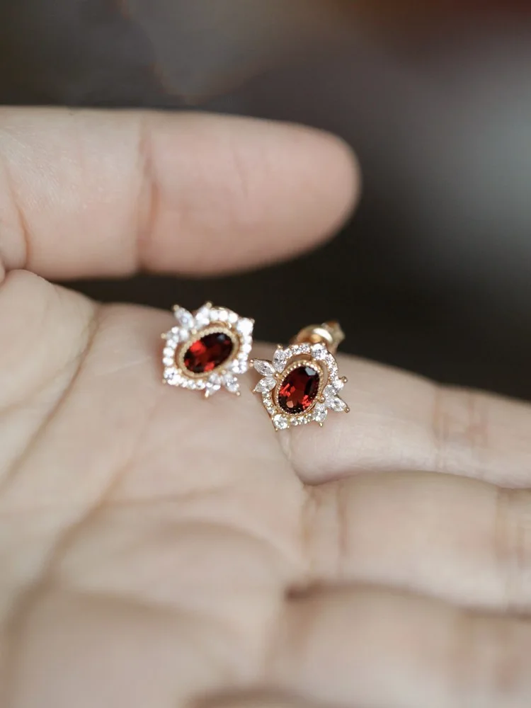 Madame Pompadour のS925 Silver Plated 14K Gold Stud Earrings Pomegranate Red Zircon Japanese Retro Exquisite Earrings