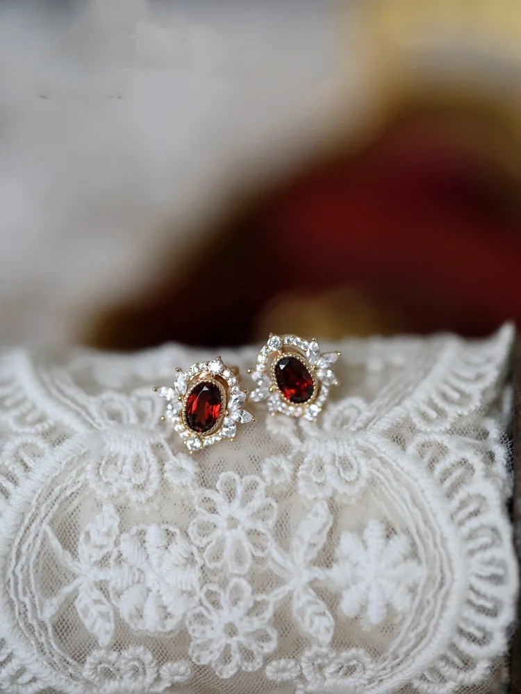 Madame Pompadour のS925 Silver Plated 14K Gold Stud Earrings Pomegranate Red Zircon Japanese Retro Exquisite Earrings - Image 3