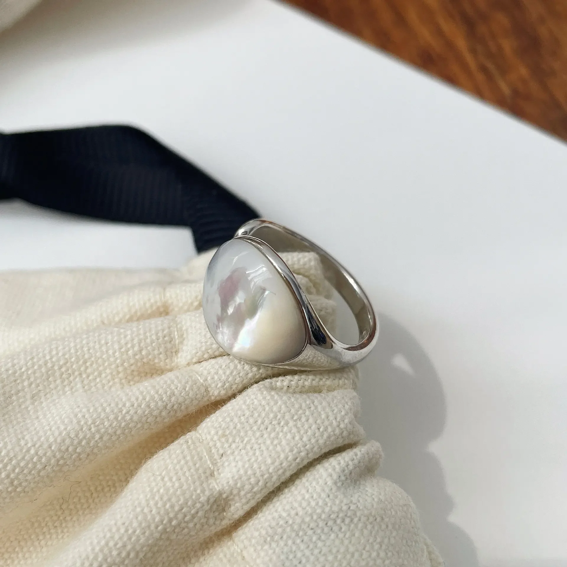 Pure Handmade Light Luxury Texture S925 Geometric Oval Shell Stone Ring Women's Fashionable Personality Open Ring - Image 4