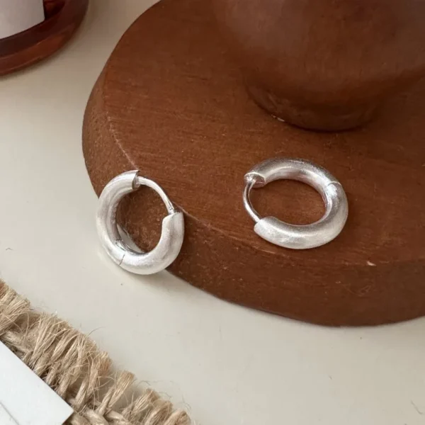 Real S925 Sterling Silver Niche Design Sense Fashionable Retro Ear Buckle Simple Brushed Earrings Earrings Wholesale