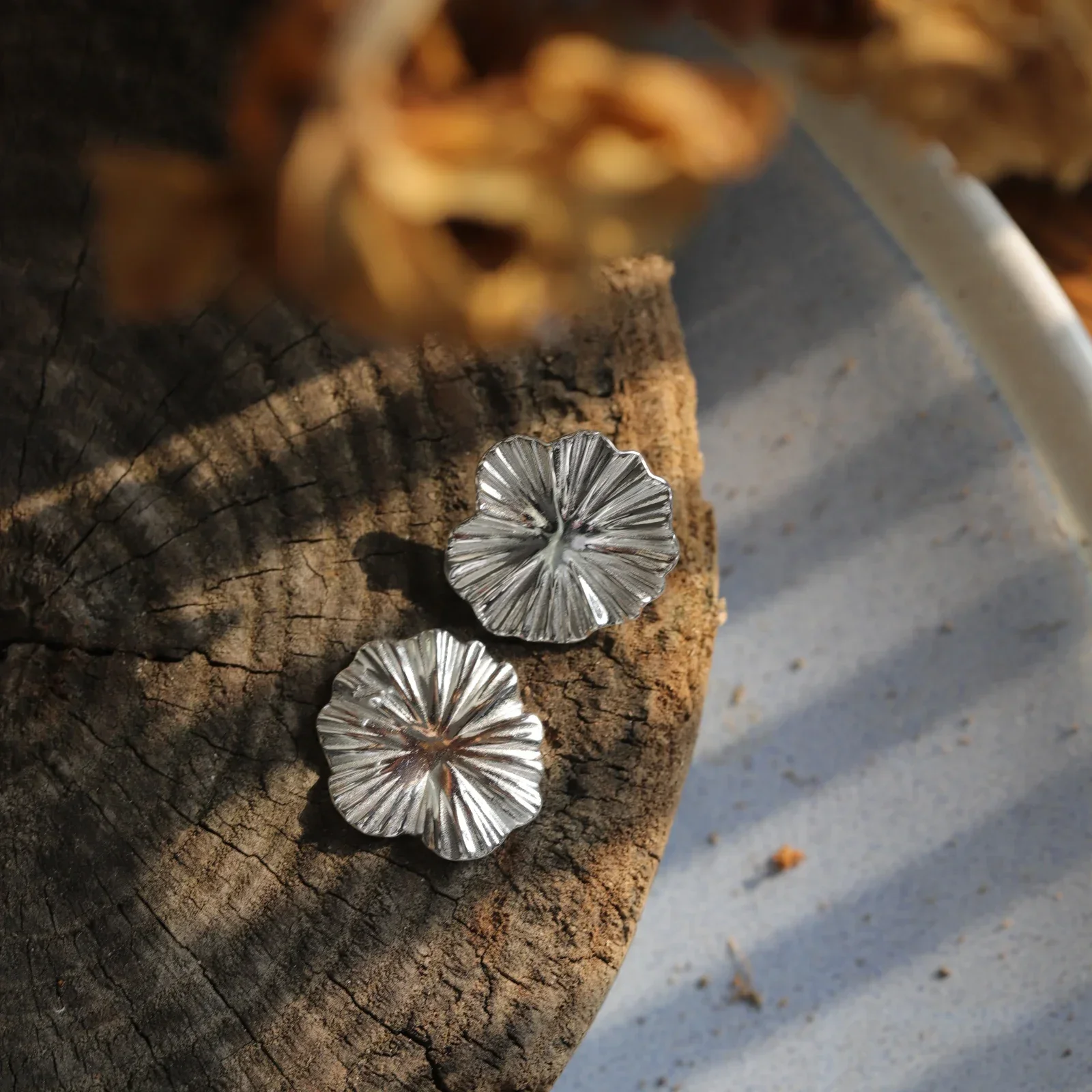 Genuine Products Real S925 Sterling Silver Heavy Industry Texture Large Flower Earrings Fashion Sense Simple Stud Earrings - Image 4