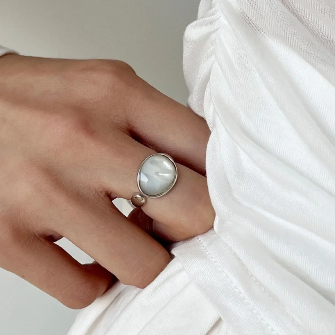 Pure Handmade Light Luxury Texture S925 Geometric Oval Shell Stone Ring Women's Fashionable Personality Open Ring - Image 2