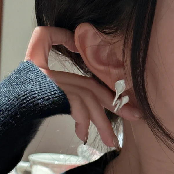 S925 Sterling Silver Niche Design Sense Burned White Leaf Earrings Retro Horse Lotus INS Wind Ear Jewelry Wholesale