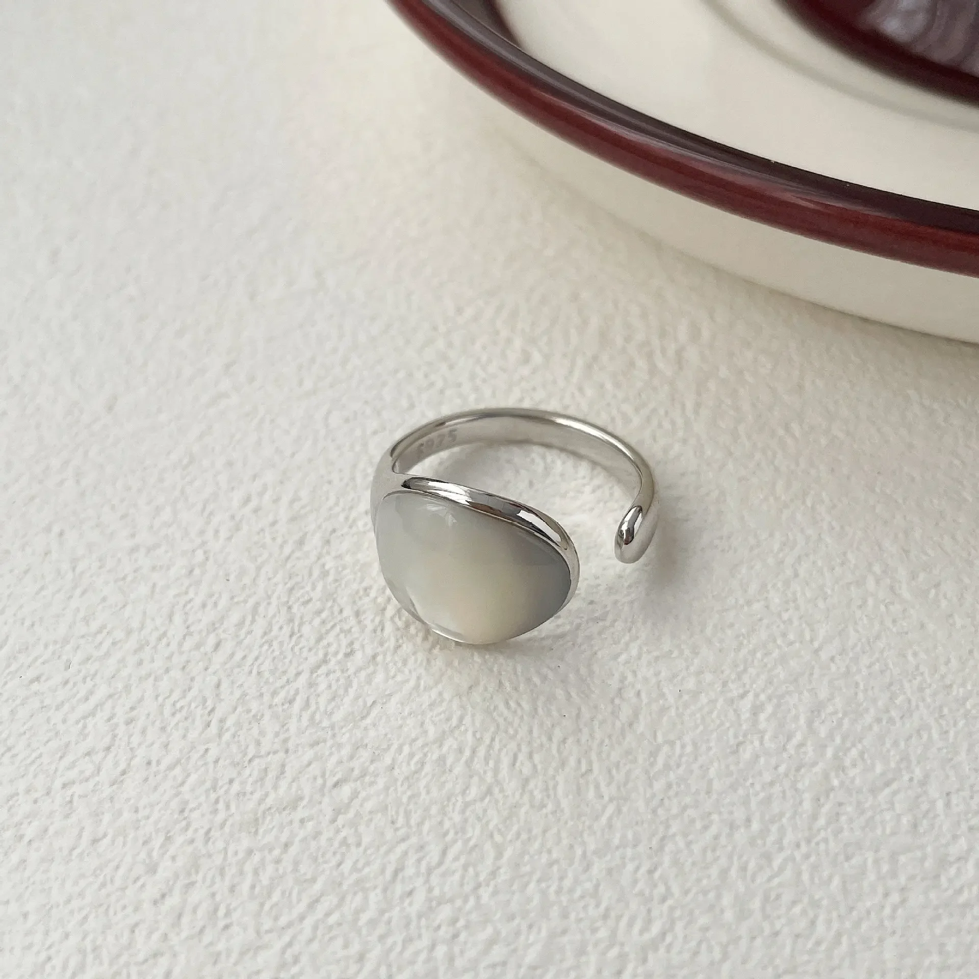 Pure Handmade Light Luxury Texture S925 Geometric Oval Shell Stone Ring Women's Fashionable Personality Open Ring - Image 3