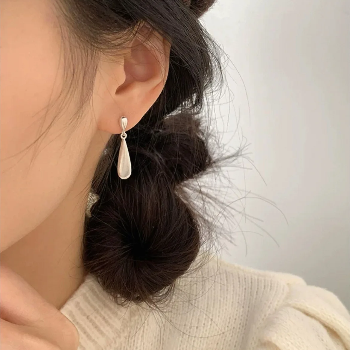 S925 Silver Korean Version Niche Design Ins Wind Brushed Water Drop Earrings Exquisite High-end Light Luxury - Image 4