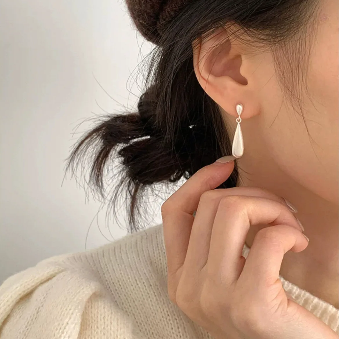 S925 Silver Korean Version Niche Design Ins Wind Brushed Water Drop Earrings Exquisite High-end Light Luxury - Image 3