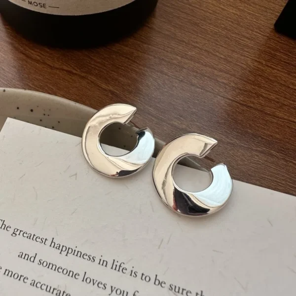 S925 Sterling silver niche design smooth surface Korean earrings, Korean style, simple and personalized earrings