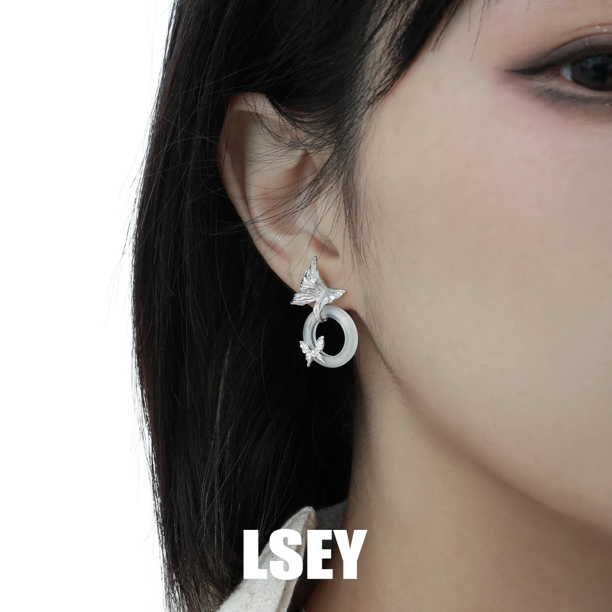 Minimalist S925 Sterling Silver Butterfly white Wade Running Circle Stud Earrings For Women Korean Exquisite Earring Girl Weddin - Image 4