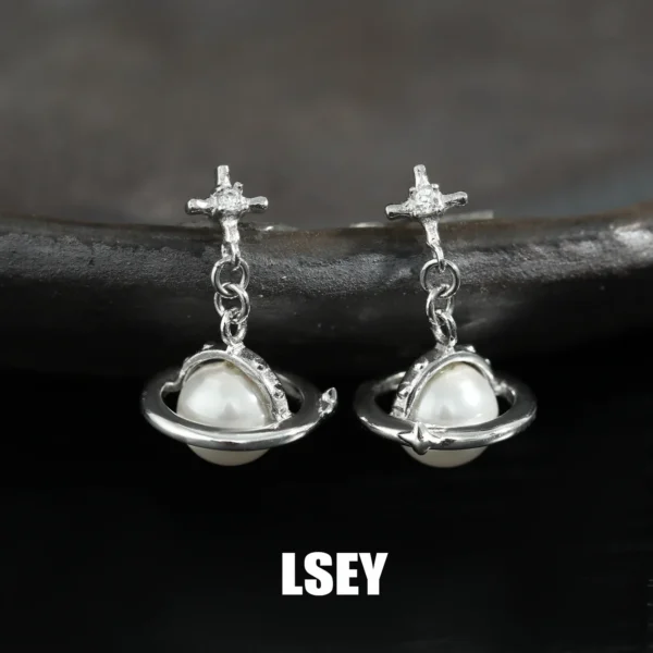 Minimalist S925 Sterling Silver Saturn imitation pearl earrings exquisite round earrings suitable for womens daily jewelry acce