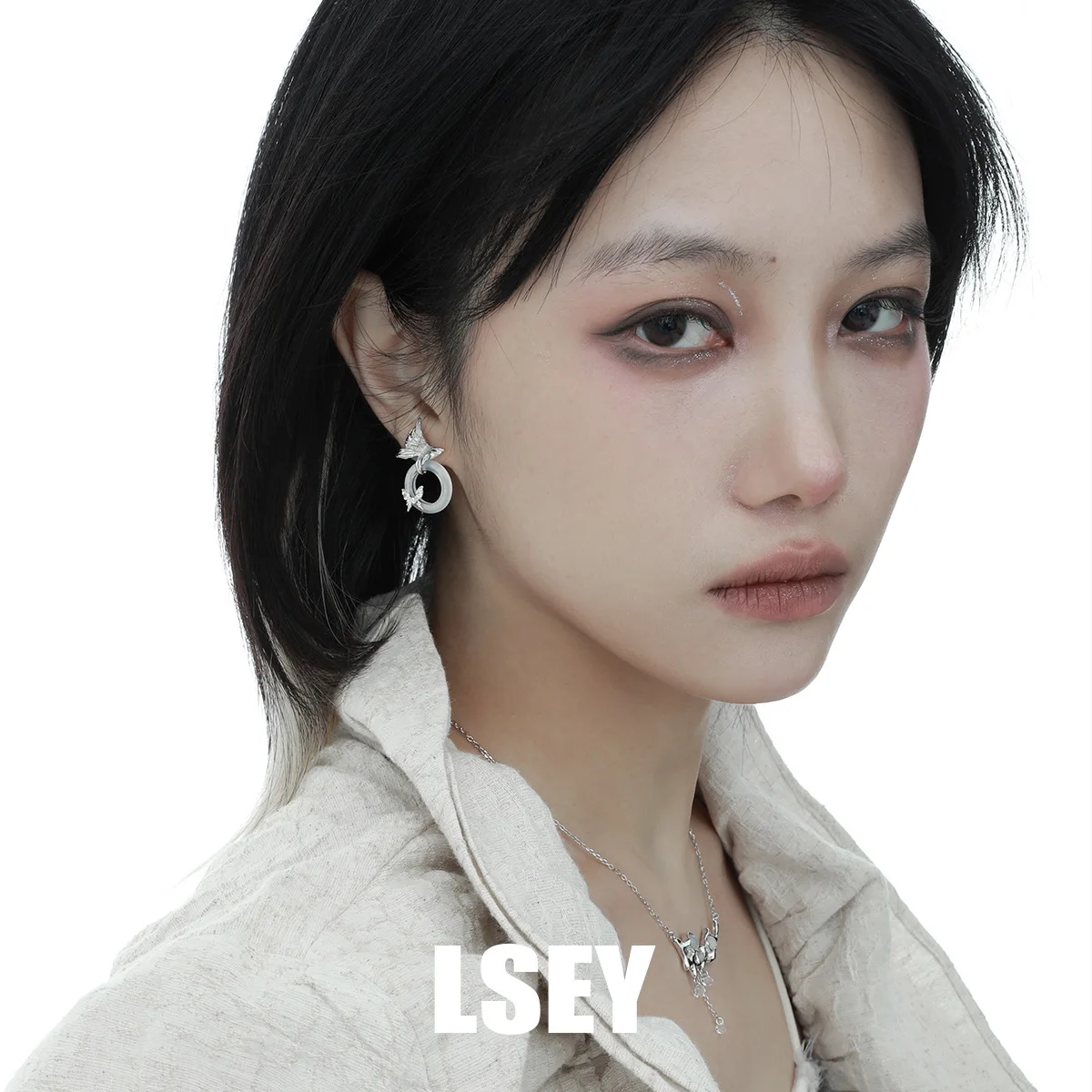 Minimalist S925 Sterling Silver Butterfly white Wade Running Circle Stud Earrings For Women Korean Exquisite Earring Girl Weddin - Image 2
