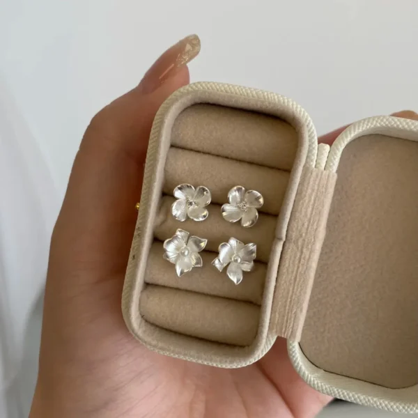 S999 Pure Silver Sweet Ins Petals Flower Pearl Stud Earrings Zircon Inlaid Fresh and Delicate Earrings for Ears